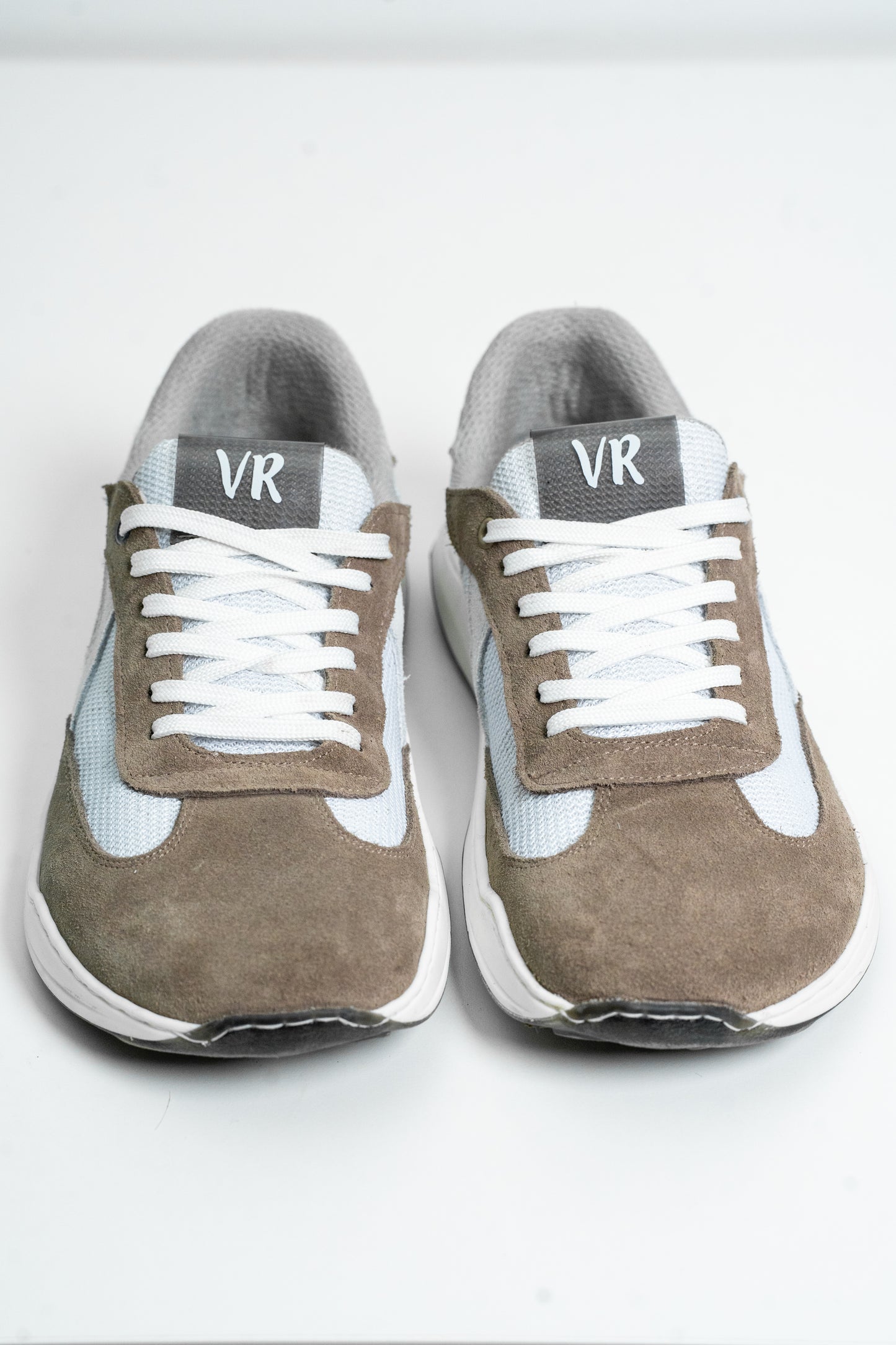 modelo barefoot ligero y flexible fabricado en España vegano