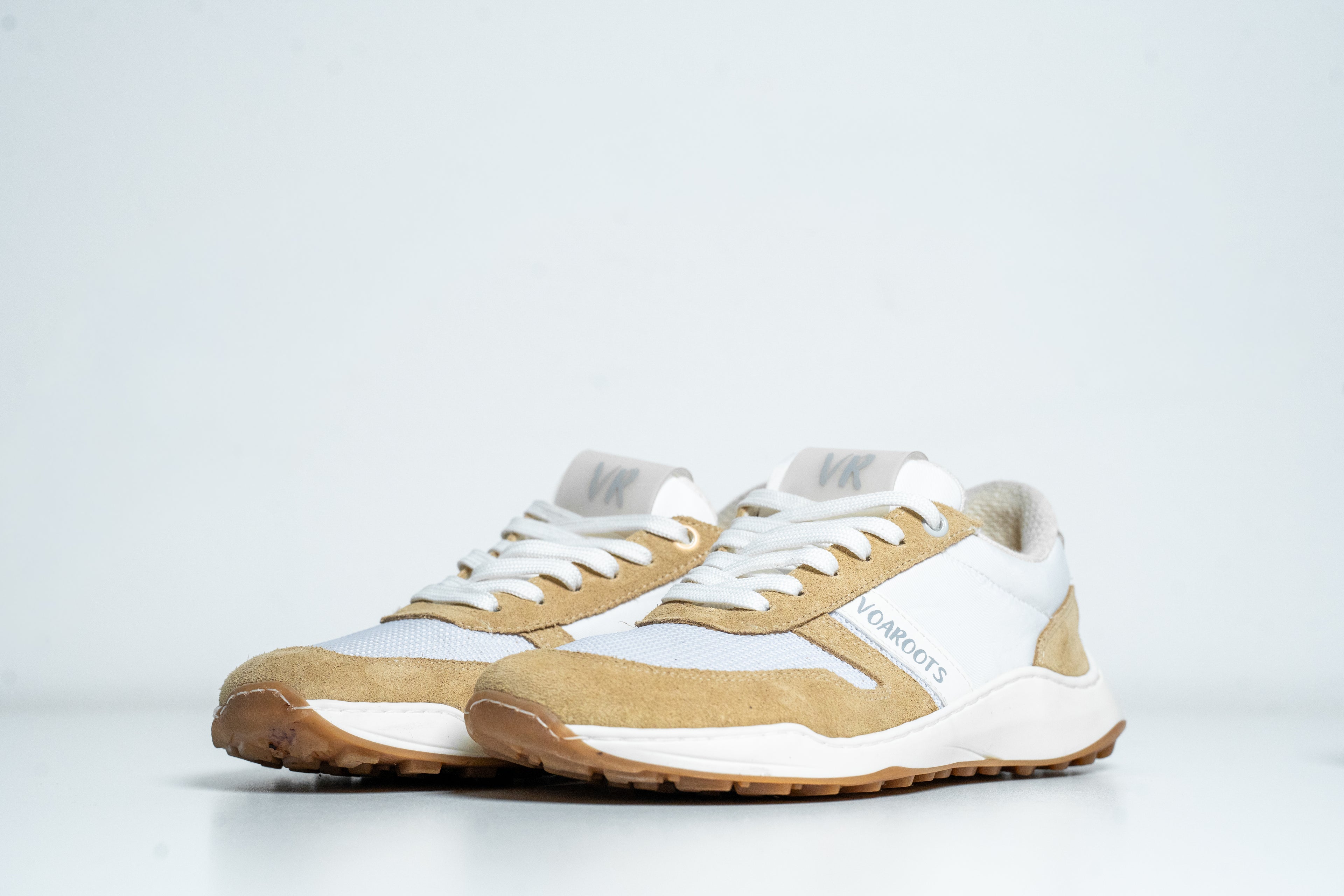 Zapatilla VoaRoots VR Camel – calzado barefoot vegano 100% hecho en España